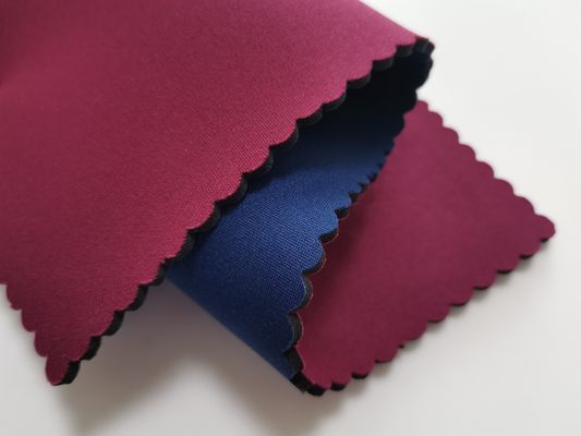打ち抜かれた二重味方されたネオプレンの生地シートはDrysuitの使用を補強した